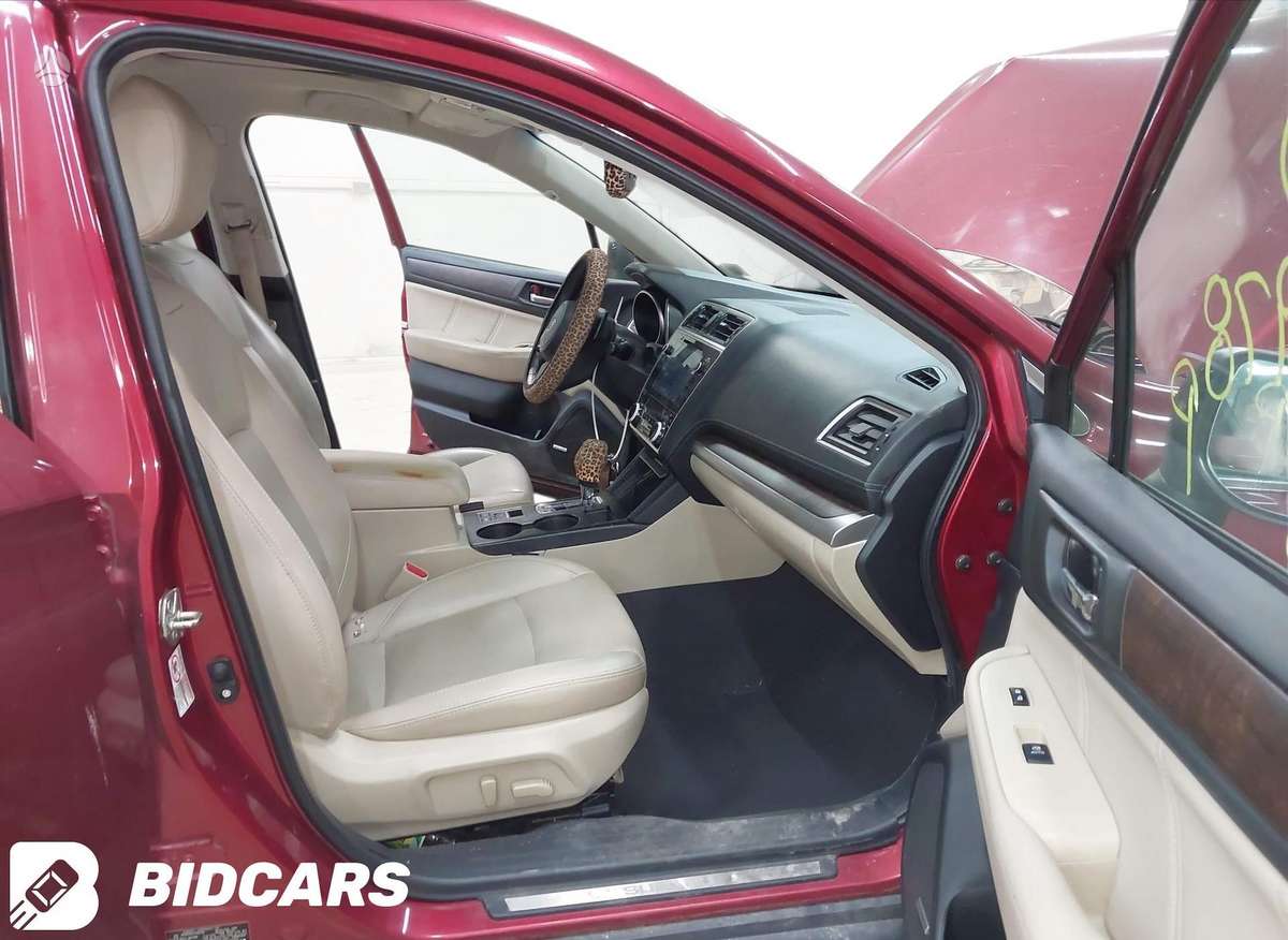 Subaru Outback dalimis