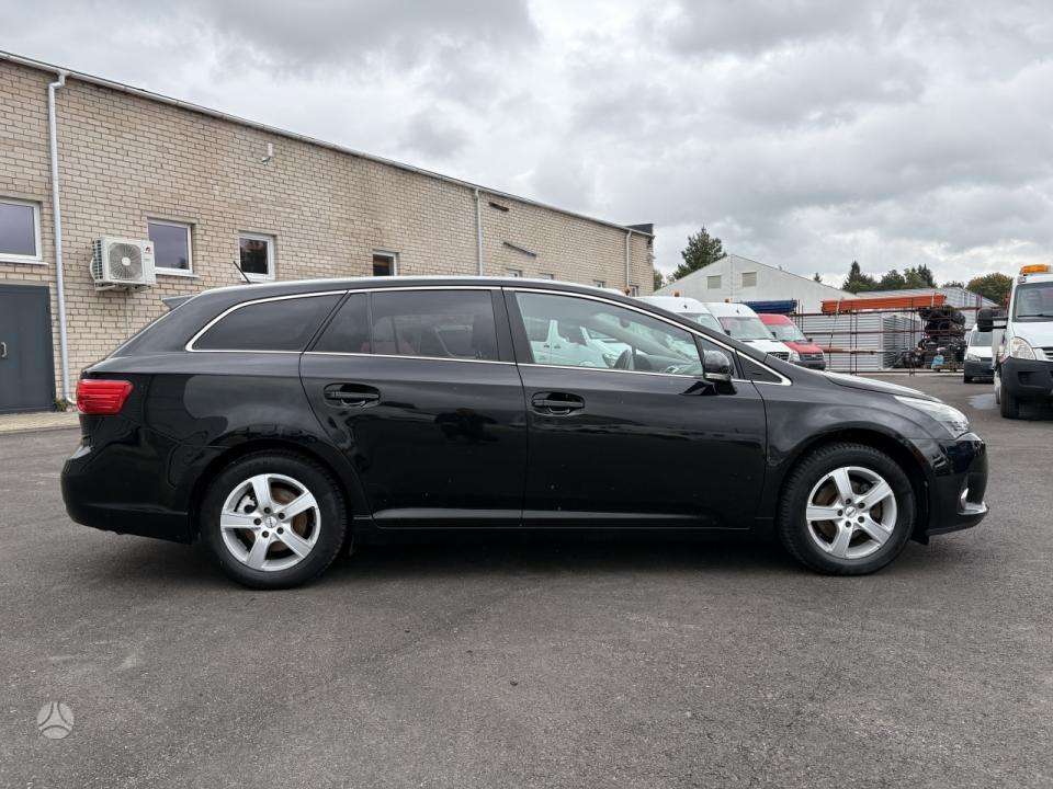 Toyota Avensis - 8