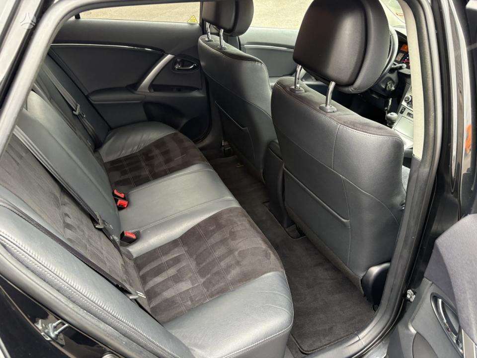 Toyota Avensis - 10