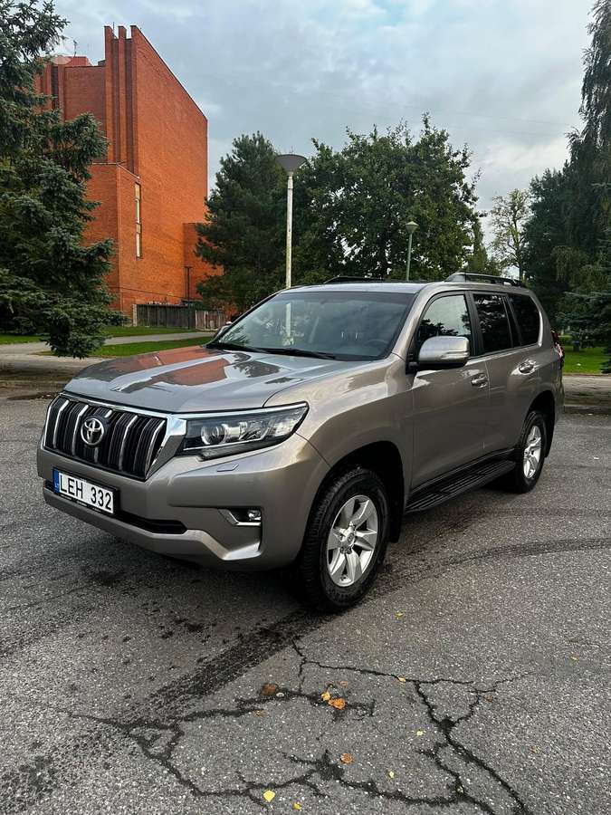 Toyota Land Cruiser - 2