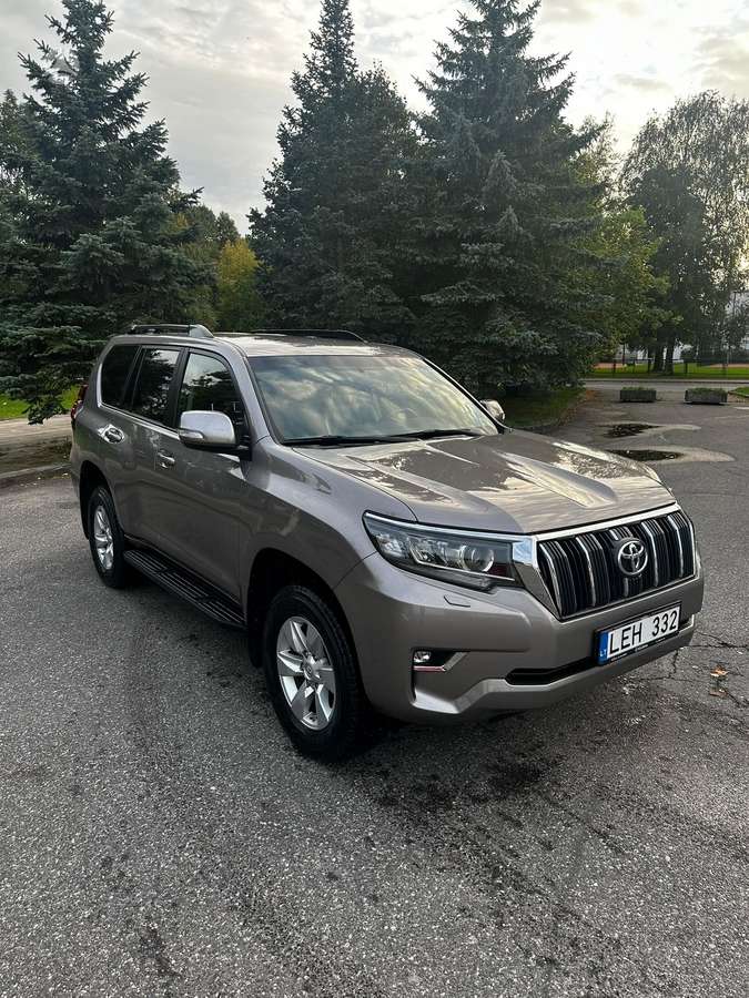 Toyota Land Cruiser - 1