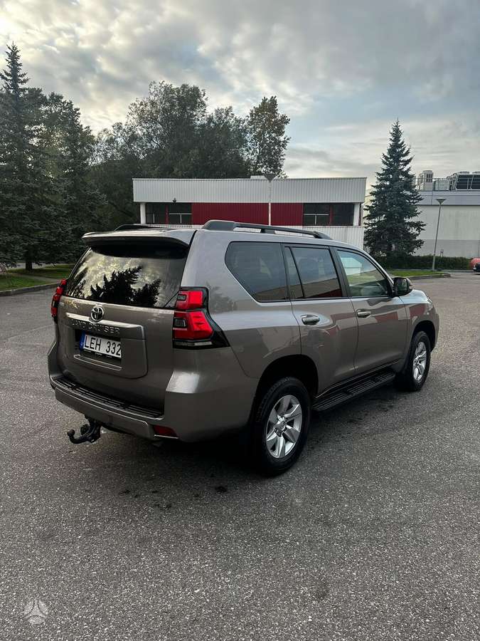 Toyota Land Cruiser - 3