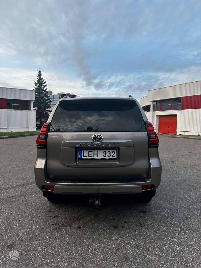 Toyota Land Cruiser - 7