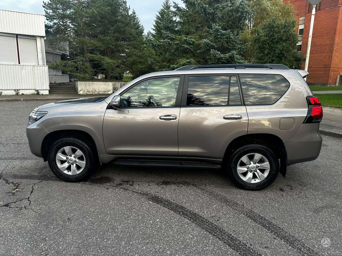 Toyota Land Cruiser - 8