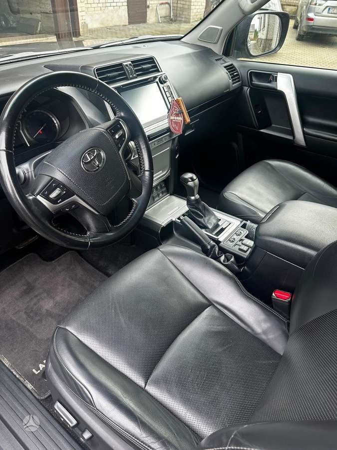 Toyota Land Cruiser - 10
