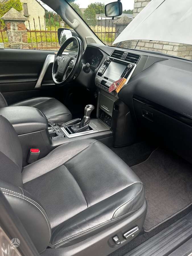 Toyota Land Cruiser - 12