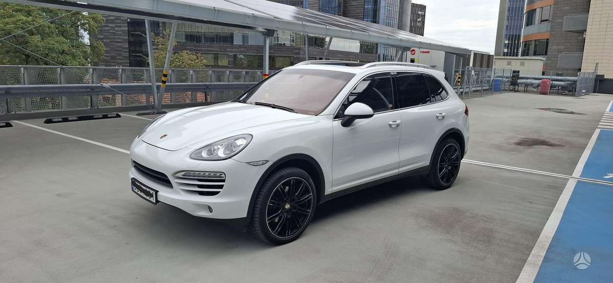 Porsche Cayenne - 1