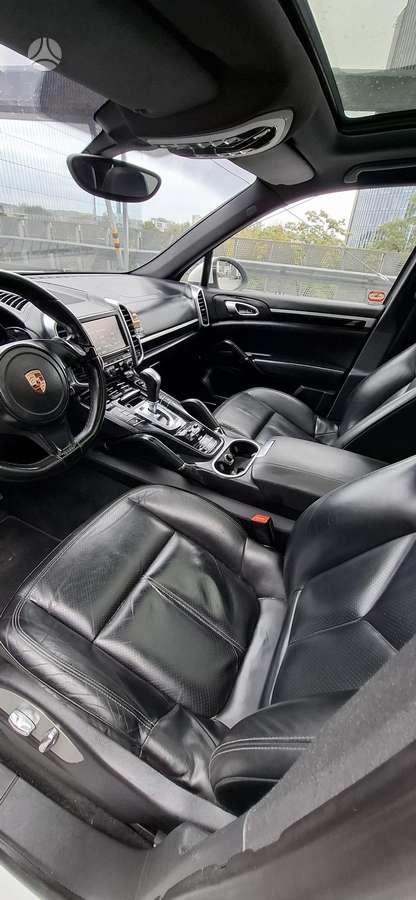 Porsche Cayenne - 9
