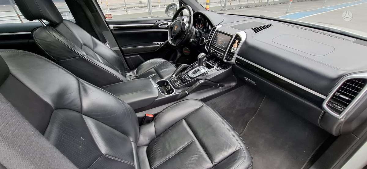 Porsche Cayenne - 12