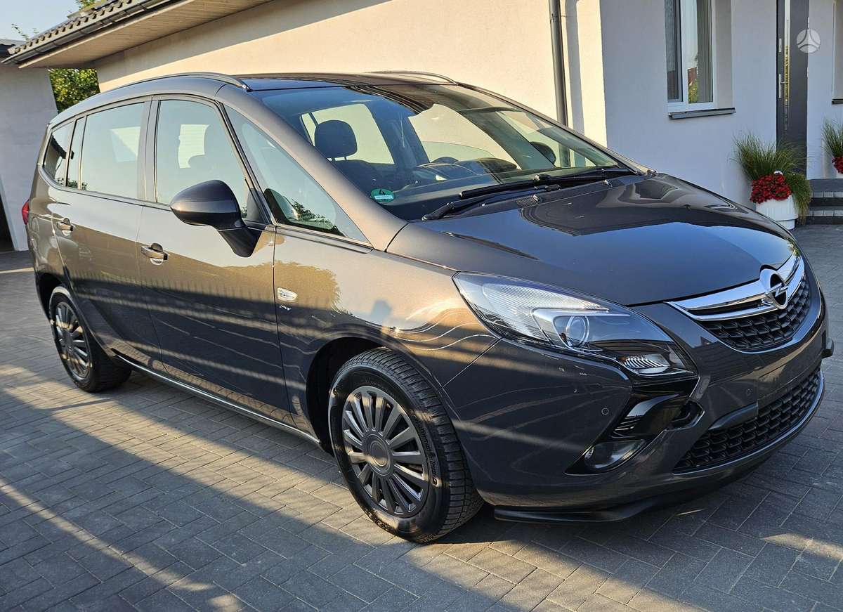 Opel Zafira Tourer - 1