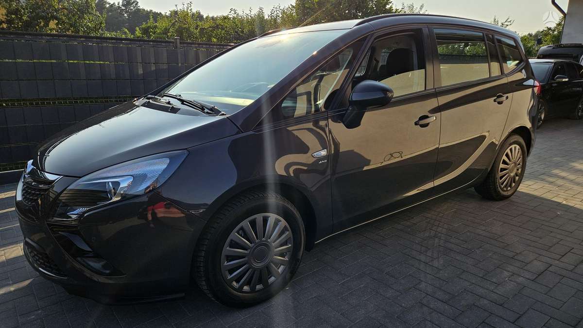 Opel Zafira Tourer - 2