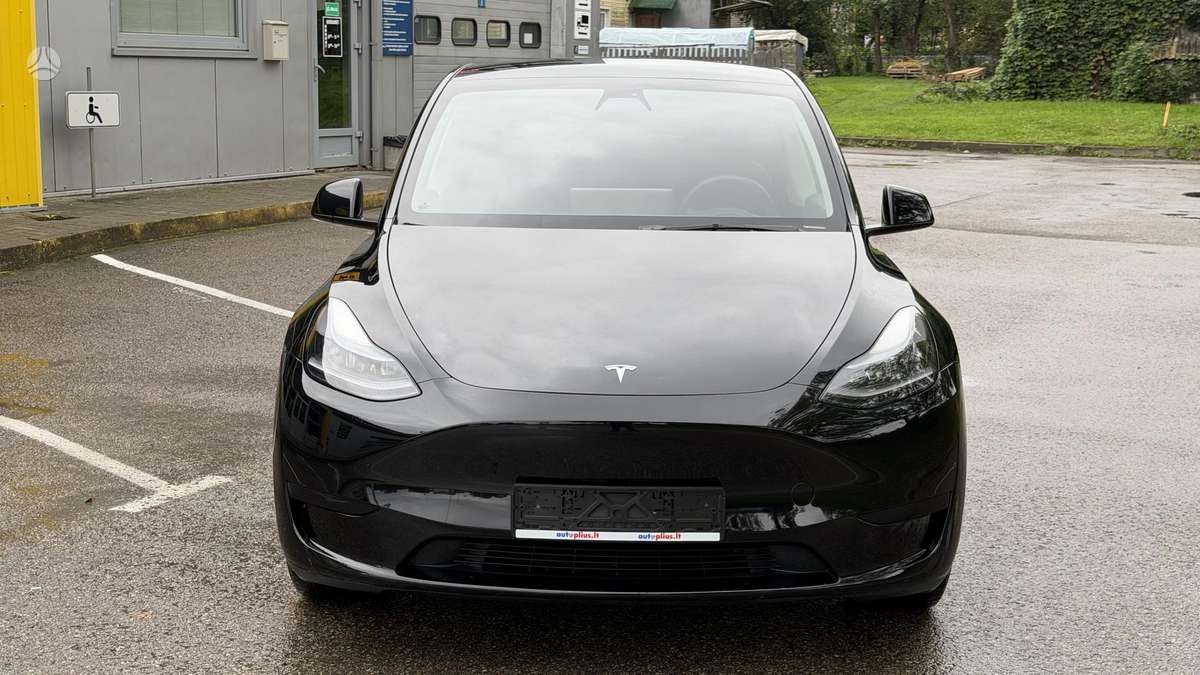 Tesla Model Y - 2