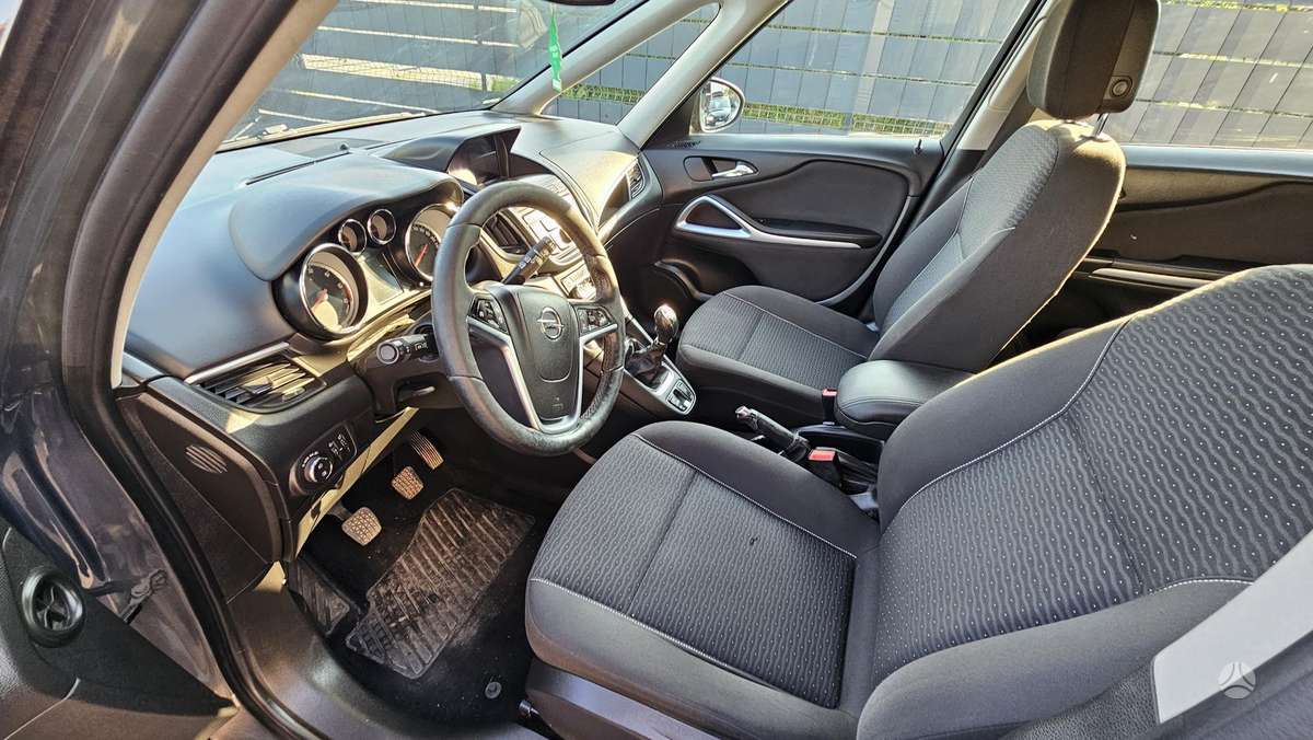 Opel Zafira Tourer - 10