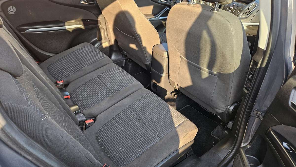 Opel Zafira Tourer - 11