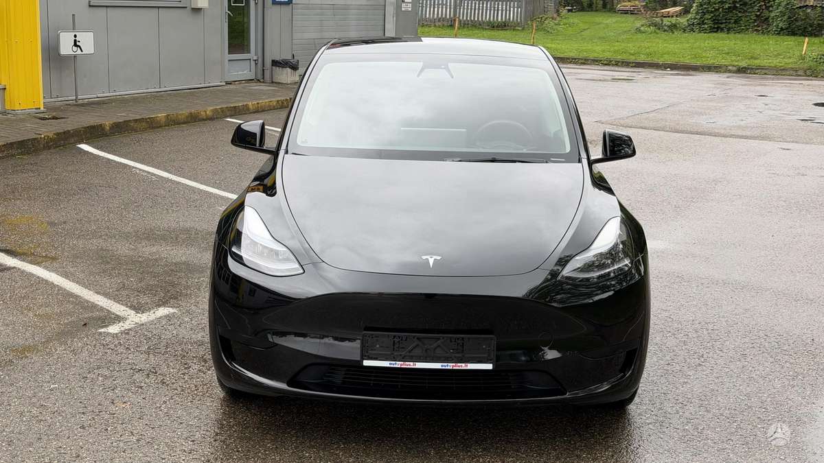 Tesla Model Y - 10