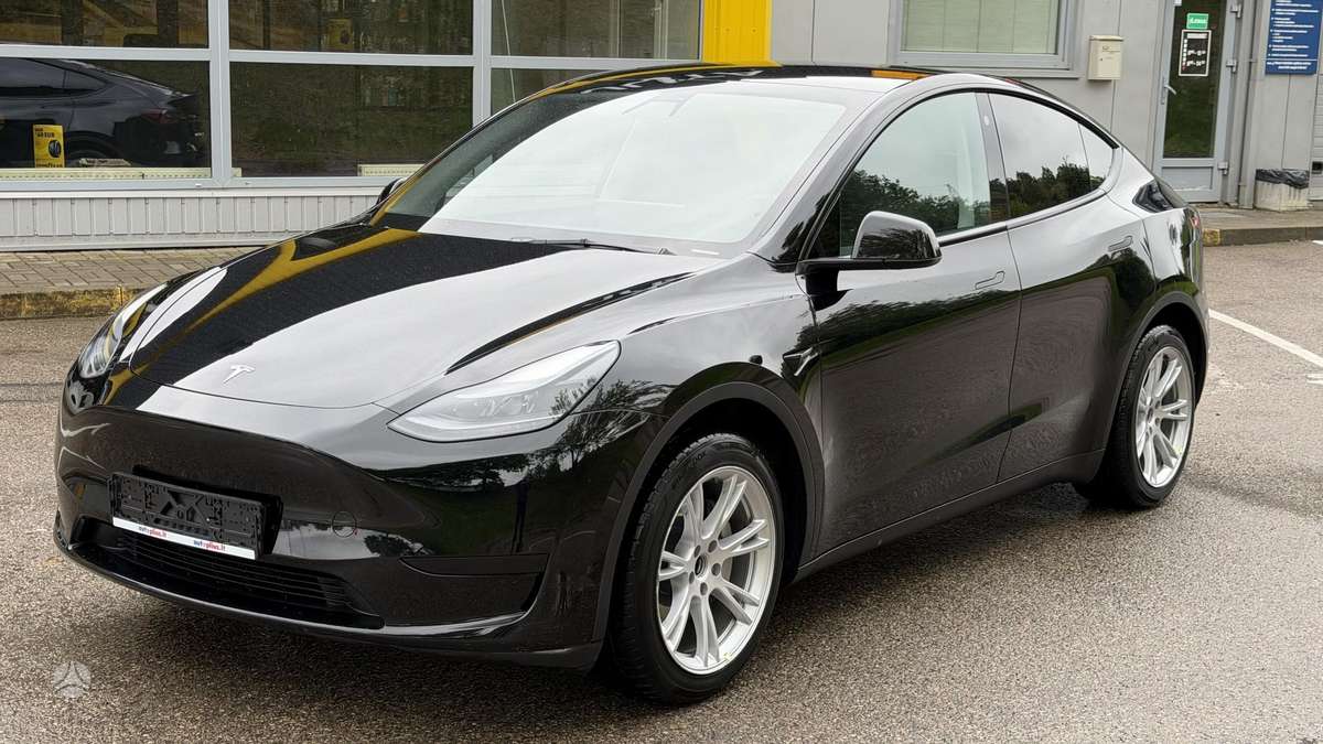 Tesla Model Y - 11