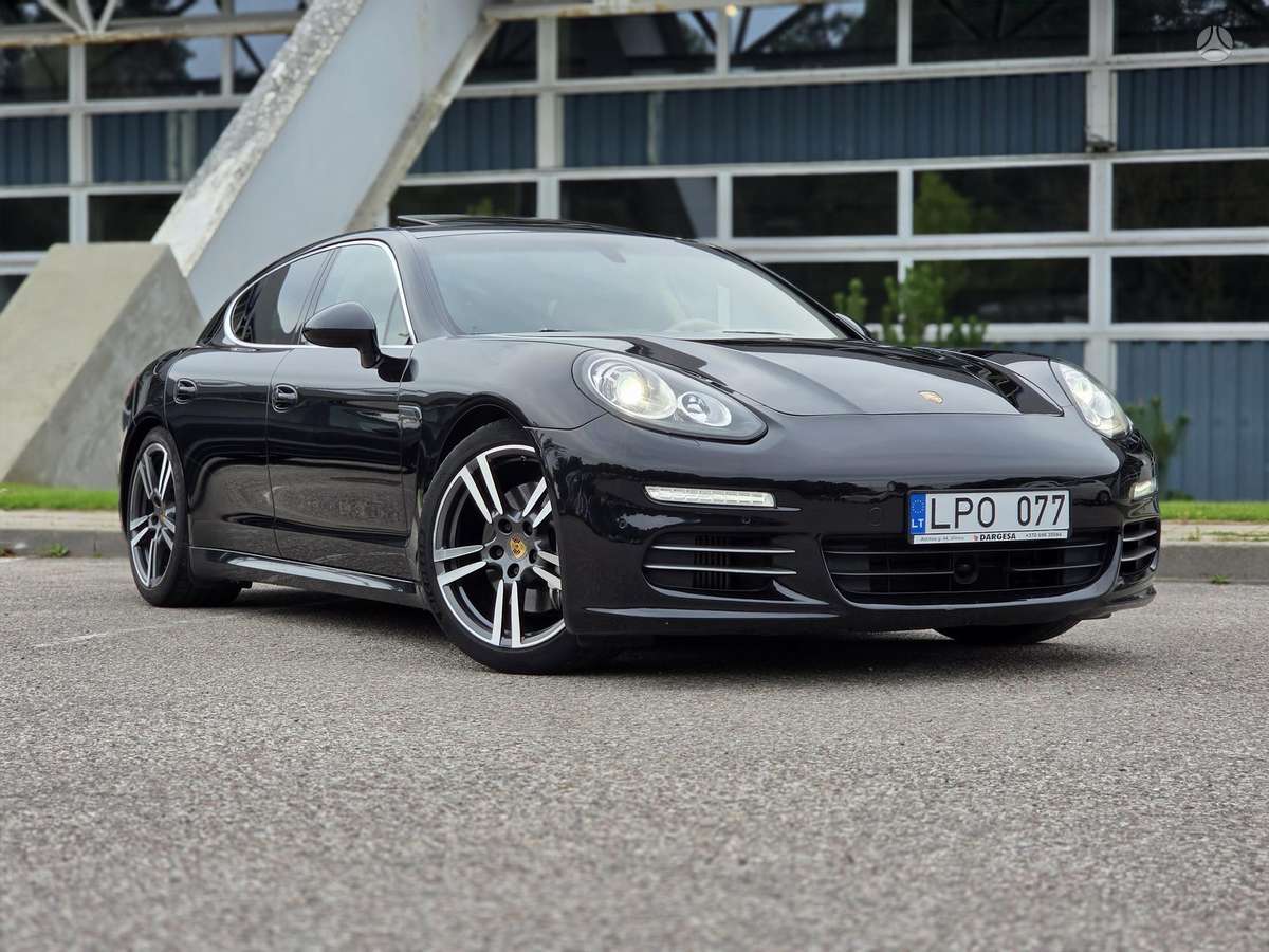 Porsche Panamera - 4
