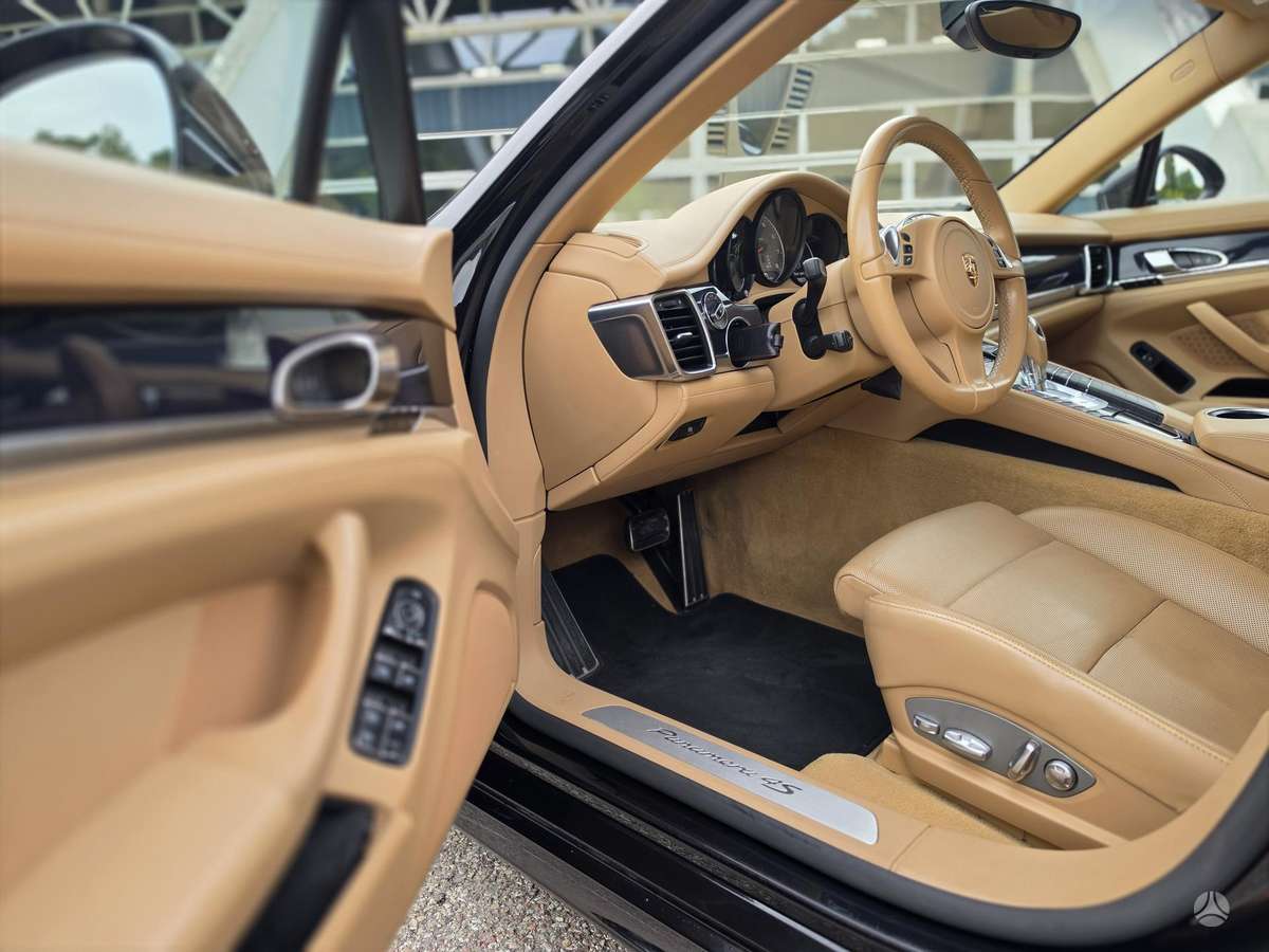 Porsche Panamera - 12