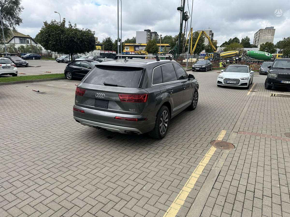Audi Q7 - 1