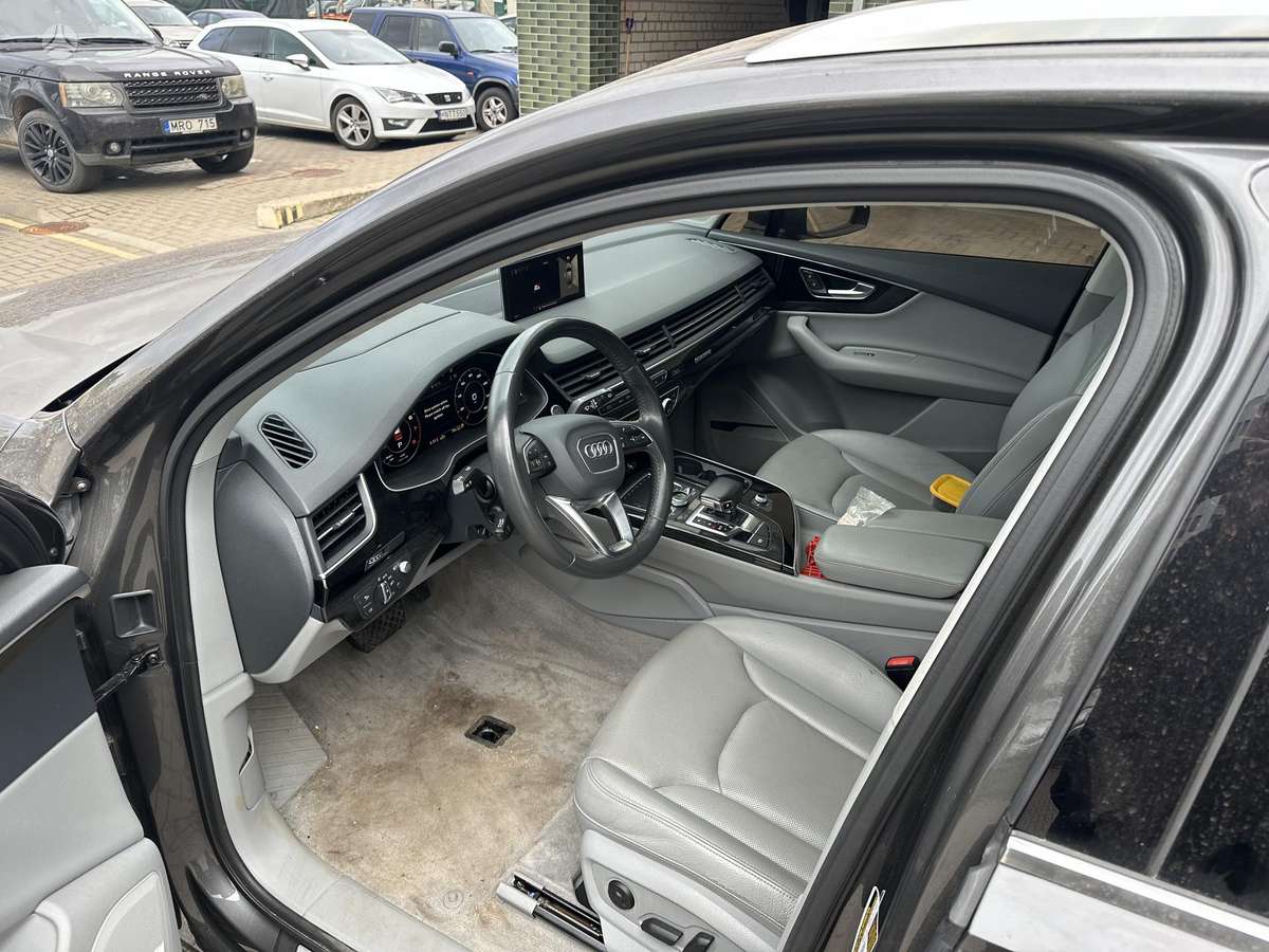 Audi Q7 - 9