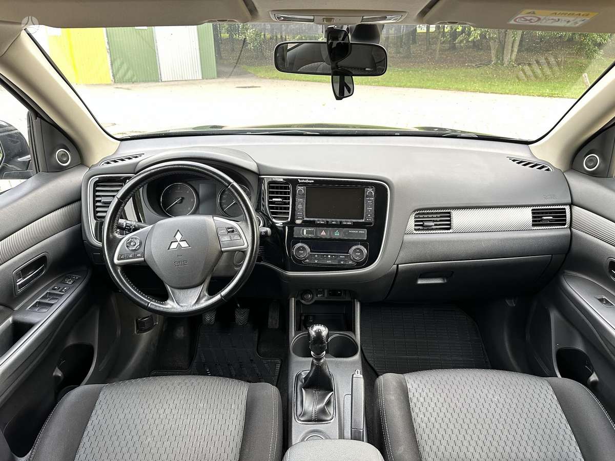 Mitsubishi Outlander - 11