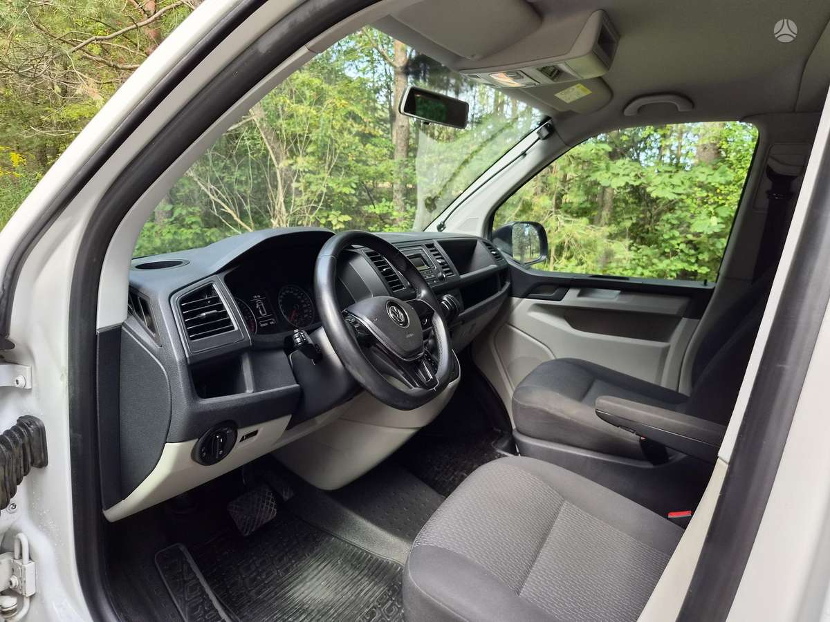 Volkswagen Caravelle - 11