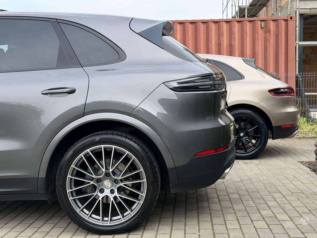 Porsche Cayenne - 2