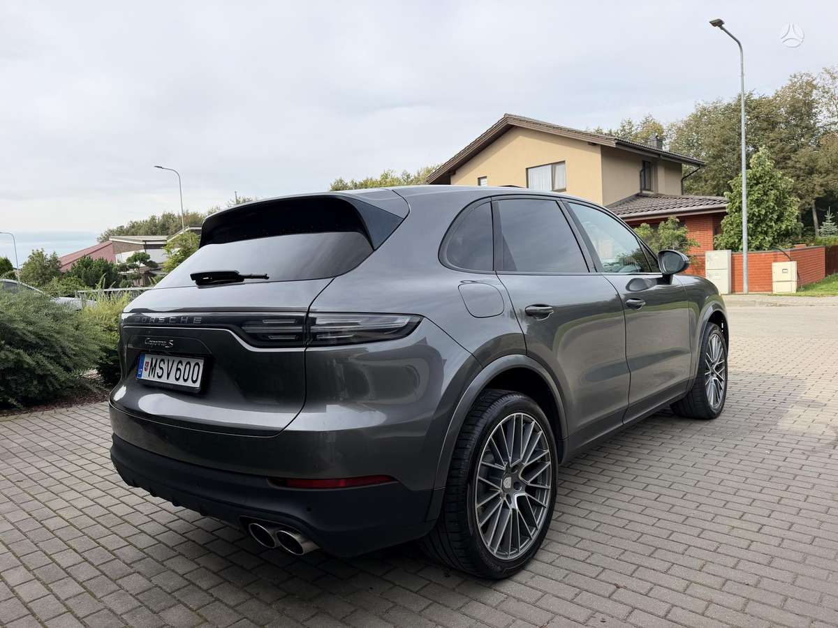 Porsche Cayenne - 4