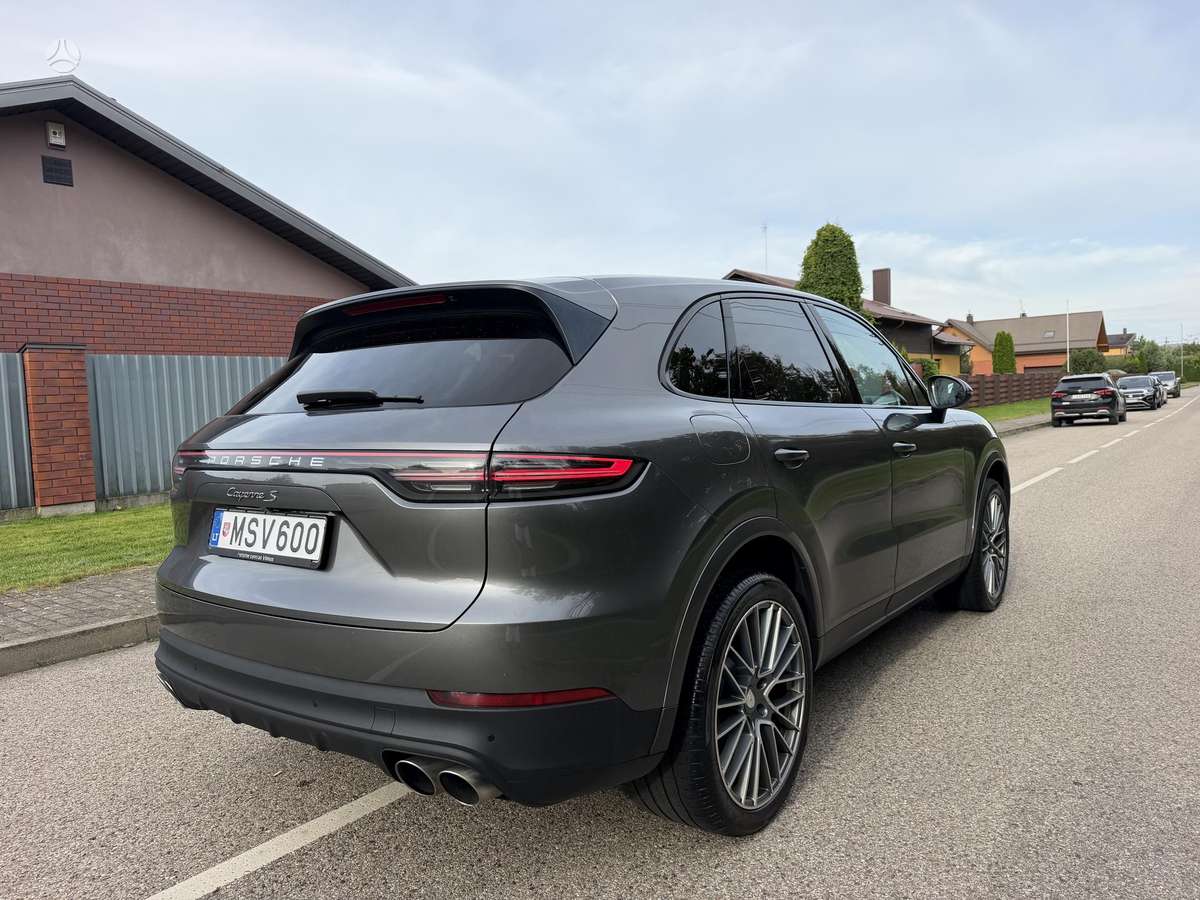 Porsche Cayenne - 8