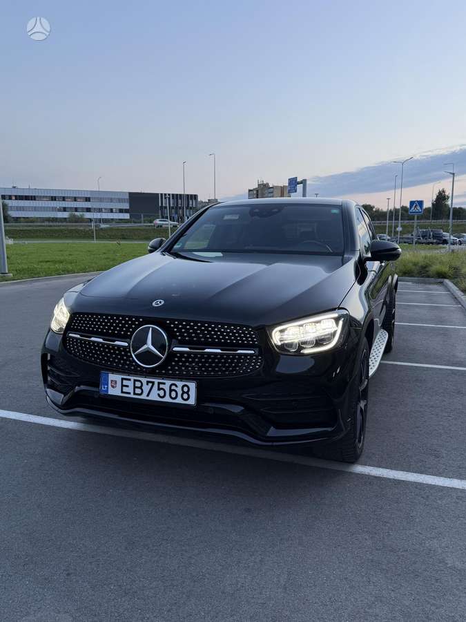 Mercedes-Benz GLC300 - 1