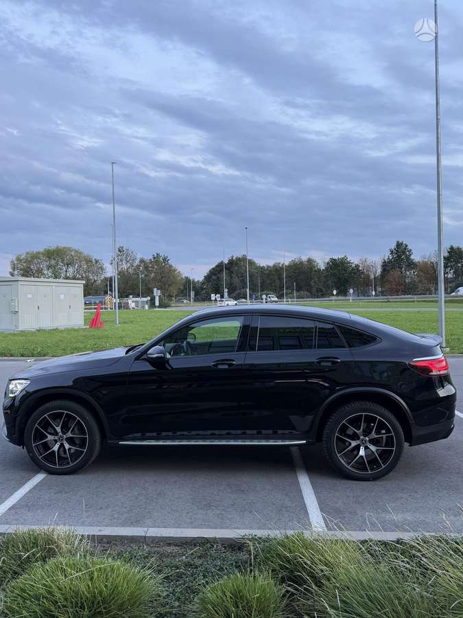Mercedes-Benz GLC300 - 4