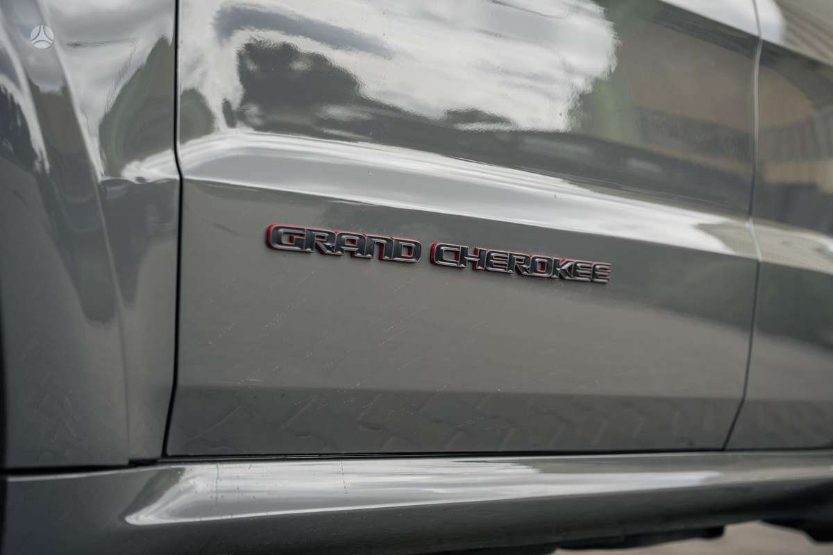 Jeep Grand Cherokee - 9