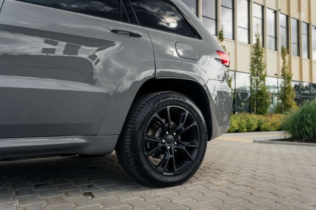 Jeep Grand Cherokee - 11