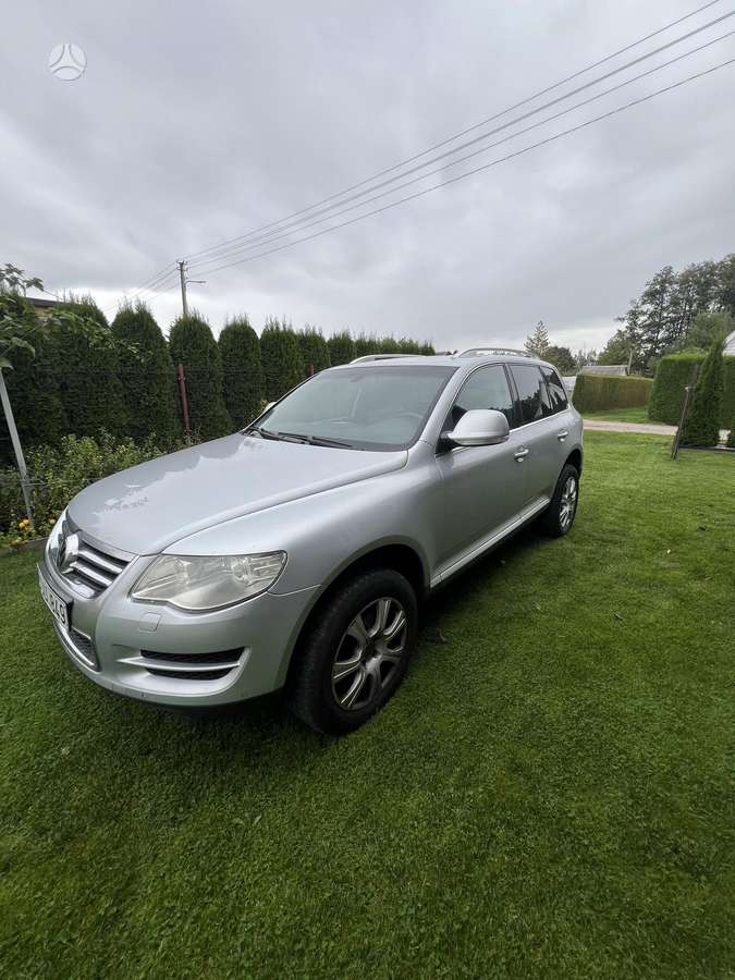 Volkswagen Touareg - 1