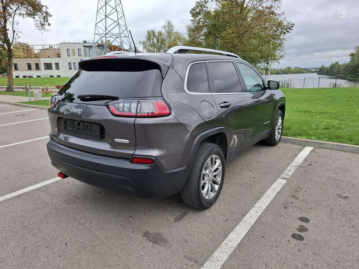 Jeep Cherokee - 1