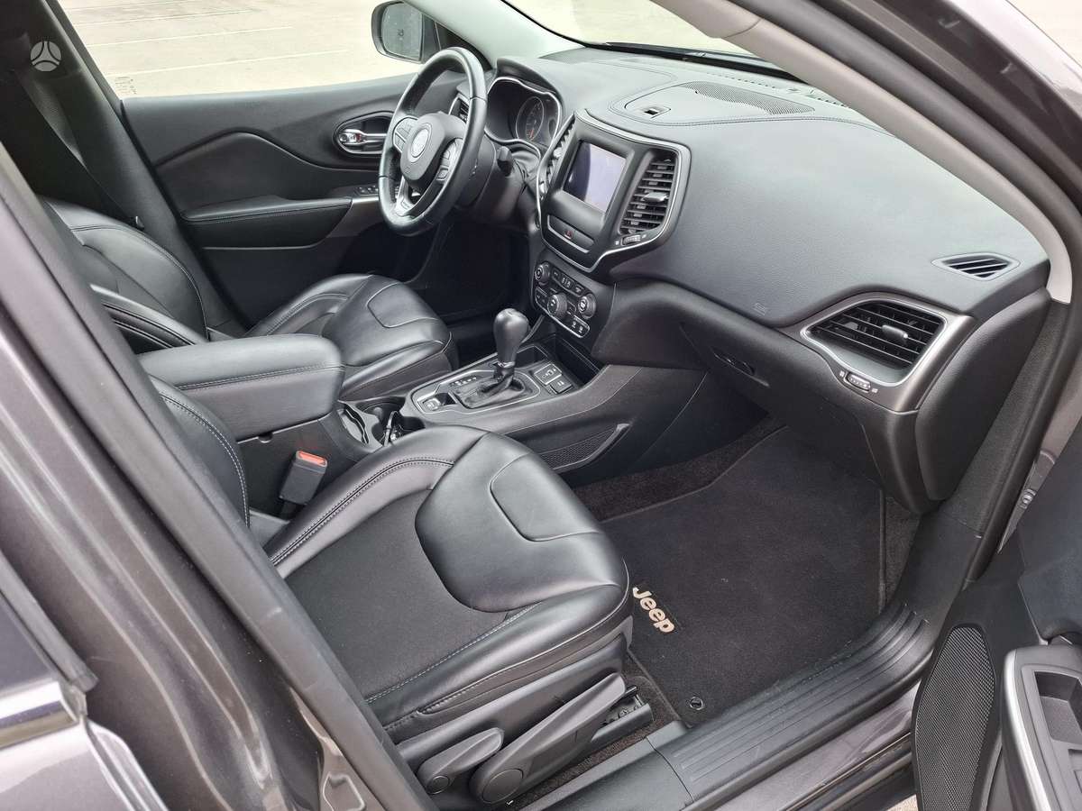 Jeep Cherokee - 11