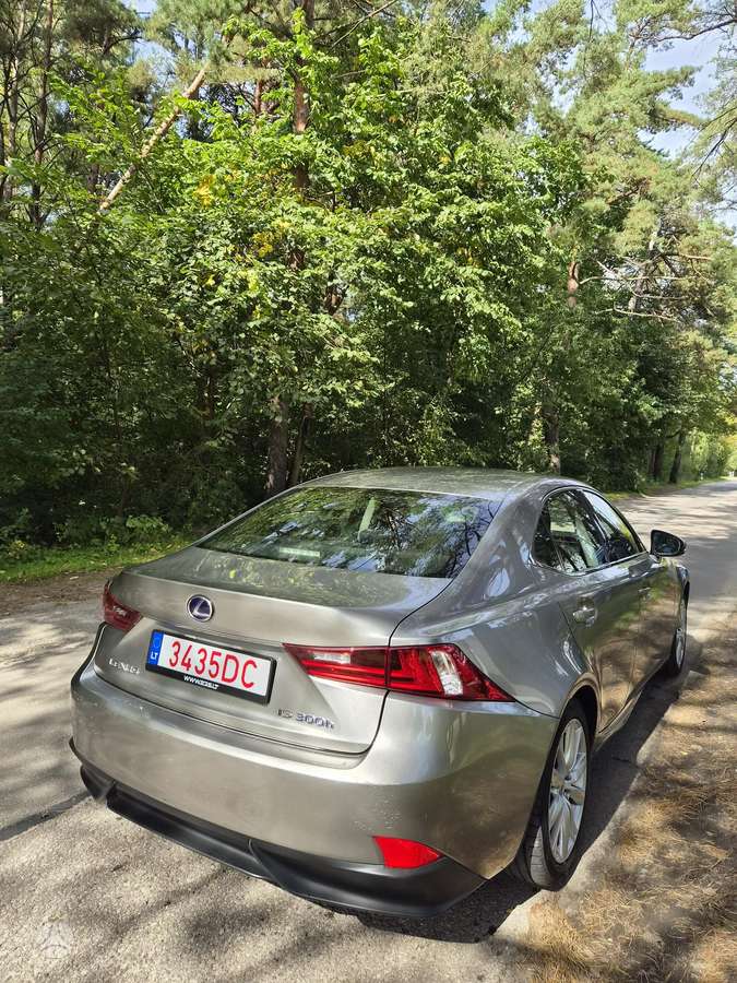 Lexus IS 300h - 2
