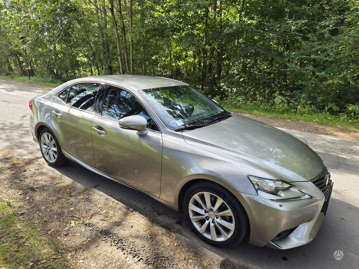 Lexus IS 300h - 5