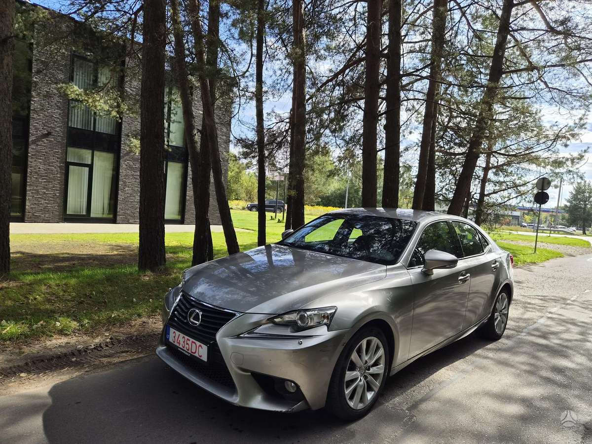 Lexus IS 300h - 6