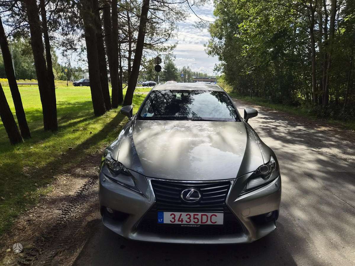 Lexus IS 300h - 7
