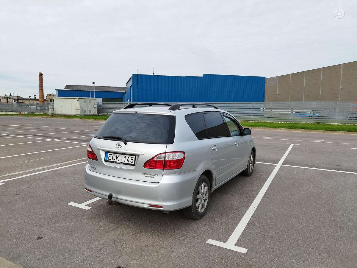 Toyota Avensis Verso - 3