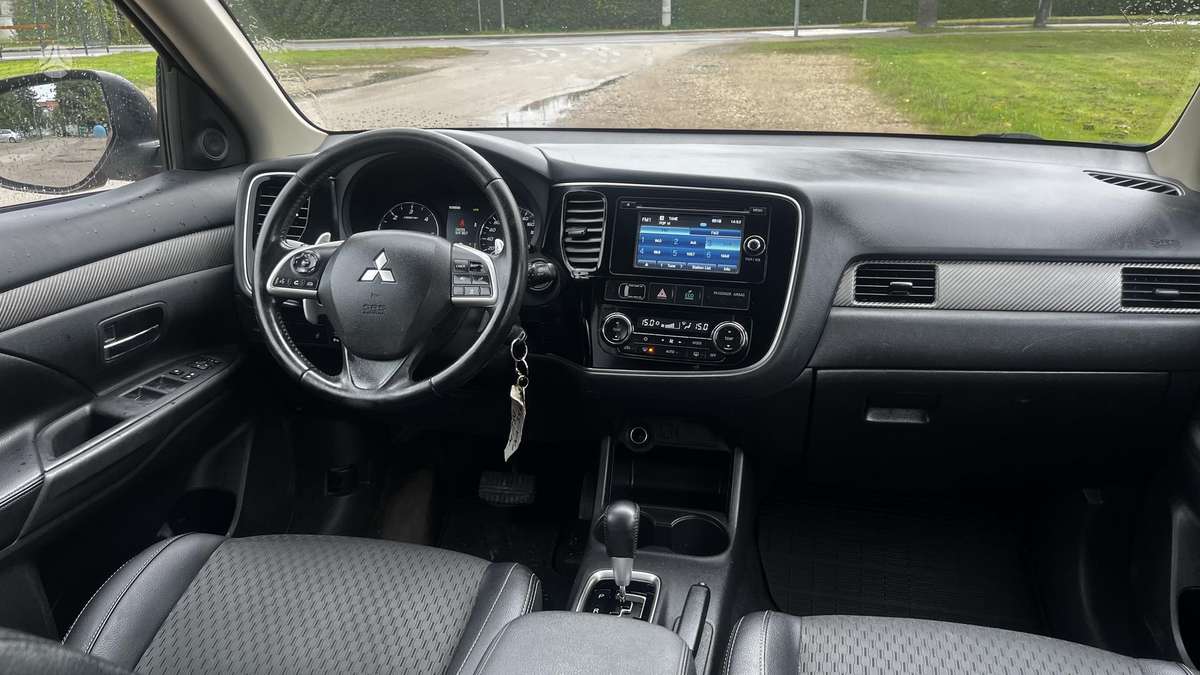 Mitsubishi Outlander - 11