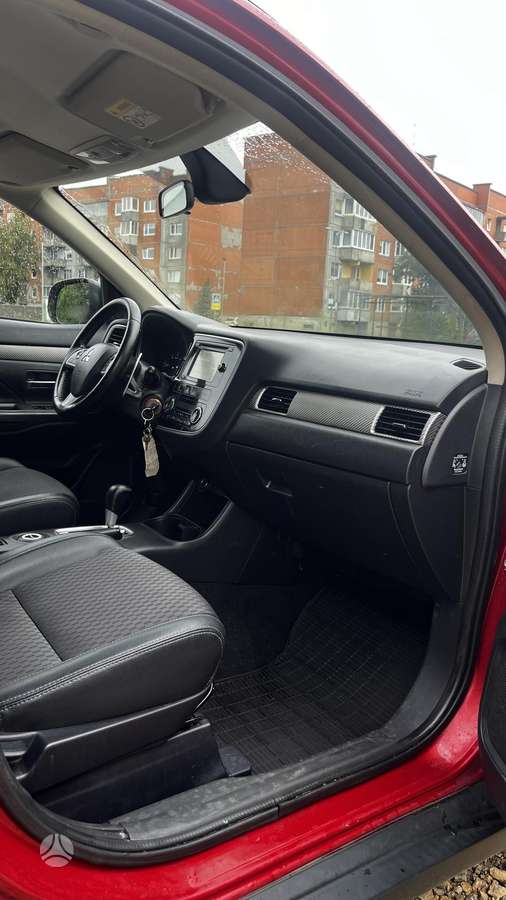 Mitsubishi Outlander - 12