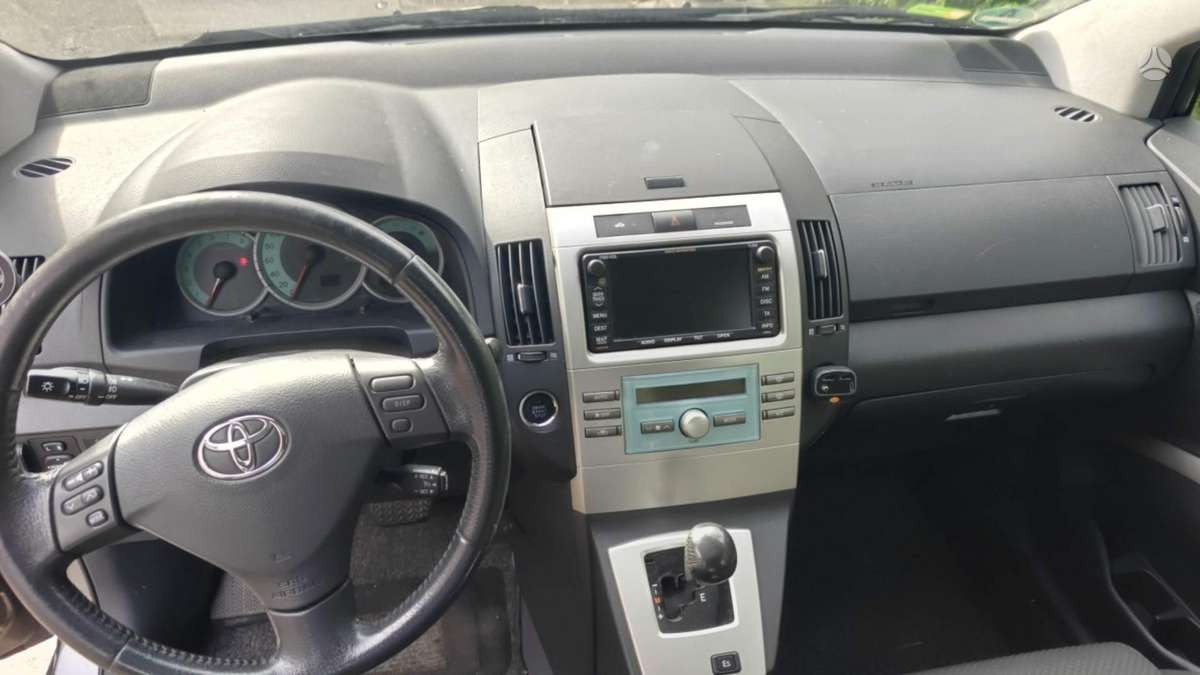 Toyota Corolla Verso - 11