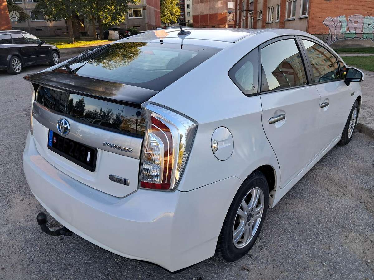 Toyota Prius - 4