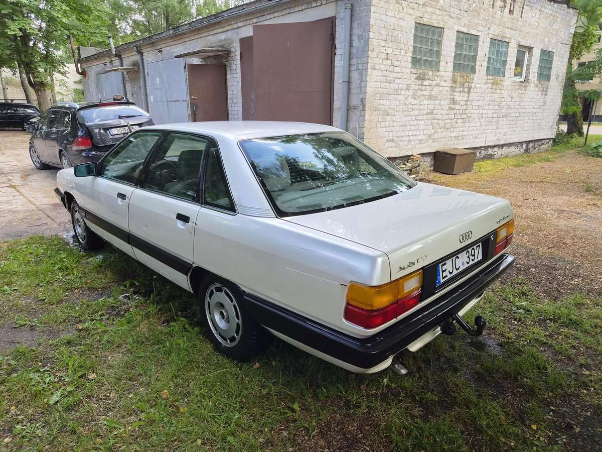 Audi 100 - 4