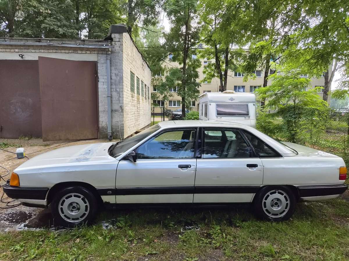 Audi 100 - 5