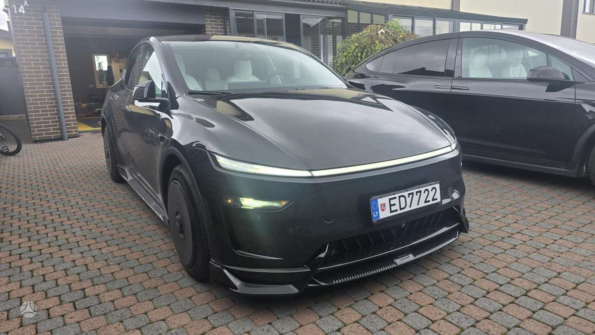Tesla Model Y - 10