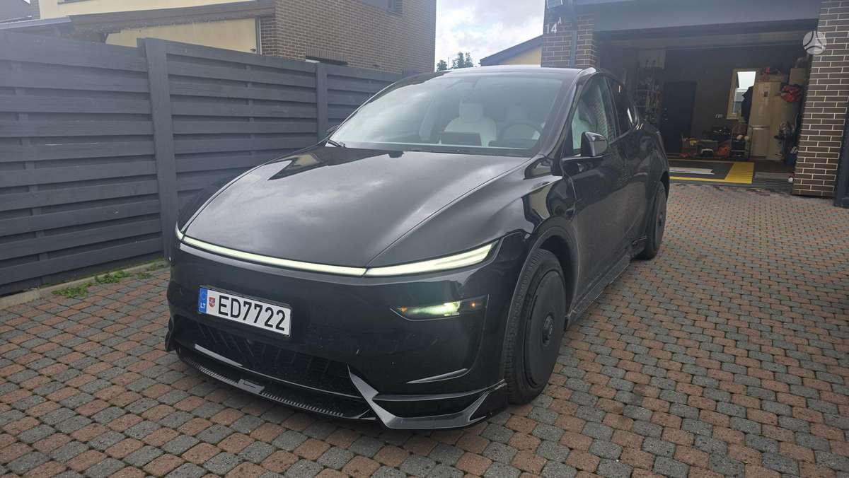 Tesla Model Y - 11
