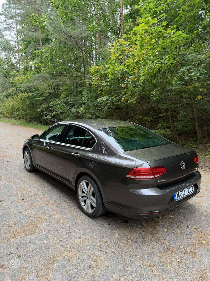 Volkswagen Passat - 4
